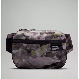 belt bag clean lines by lululemon - black/multicolor